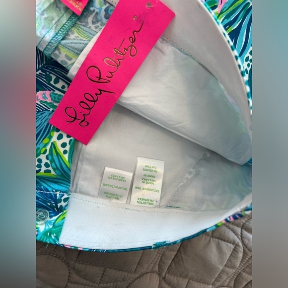 LILLY PULITZER GRETCHEN HIGH RISE SHORT
BOTANICAL GREEN HOLIDAY IN THE SUN NWT - Picture 13 of 16